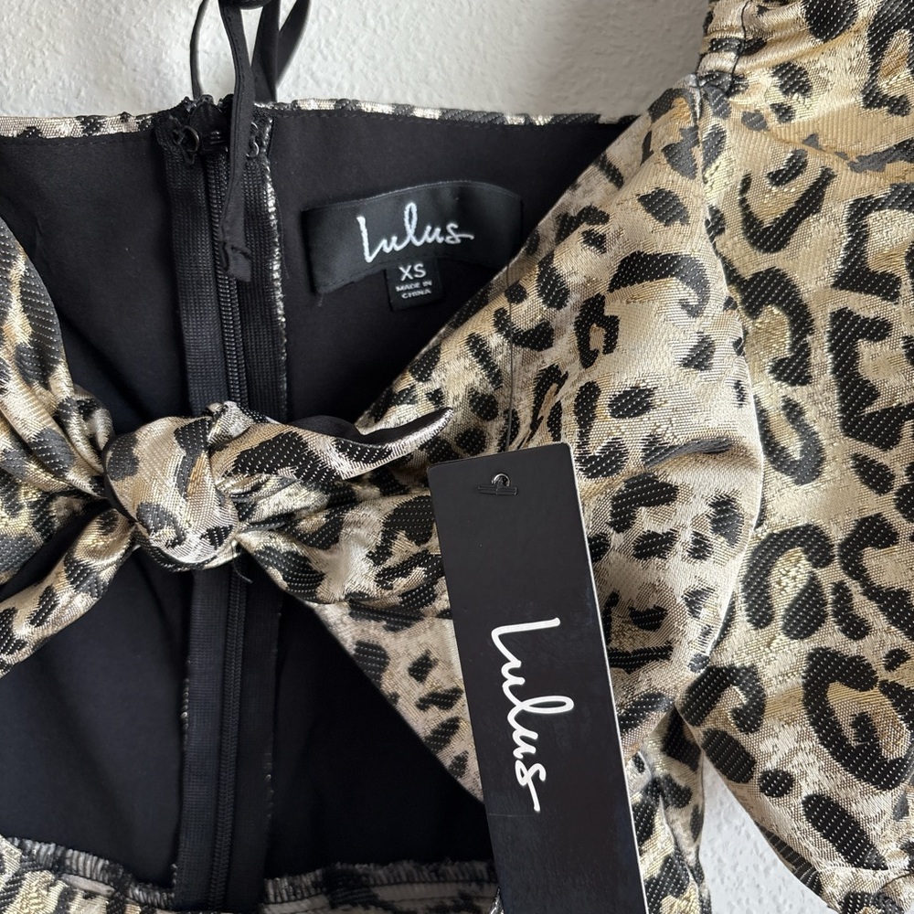 Lulu's Leopard Print Puff Sleeve Blouse - Picture 4 of 5